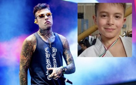 Fedez nel mirino delle polemiche rompe il silenzio dopo il concerto a Ozieri 